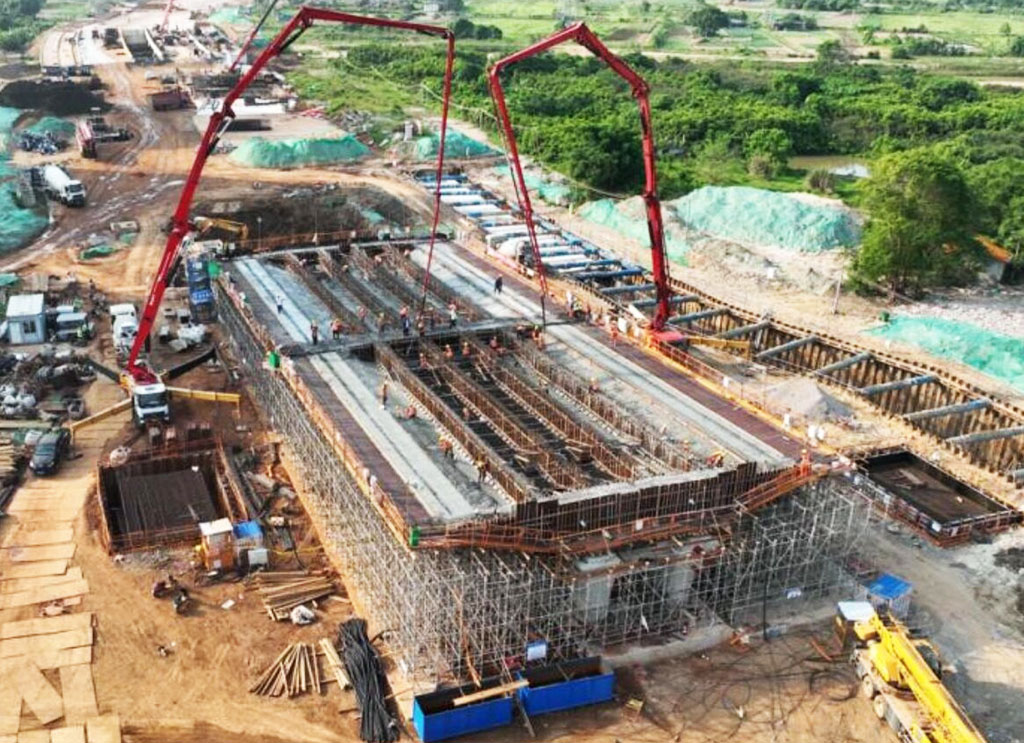 美蘭國際機場快速通道（?？谑薪瓥|新區快速通道工程（白駒大道至現狀桂林洋互通段、新增SE匝道及局部移位橋墩））